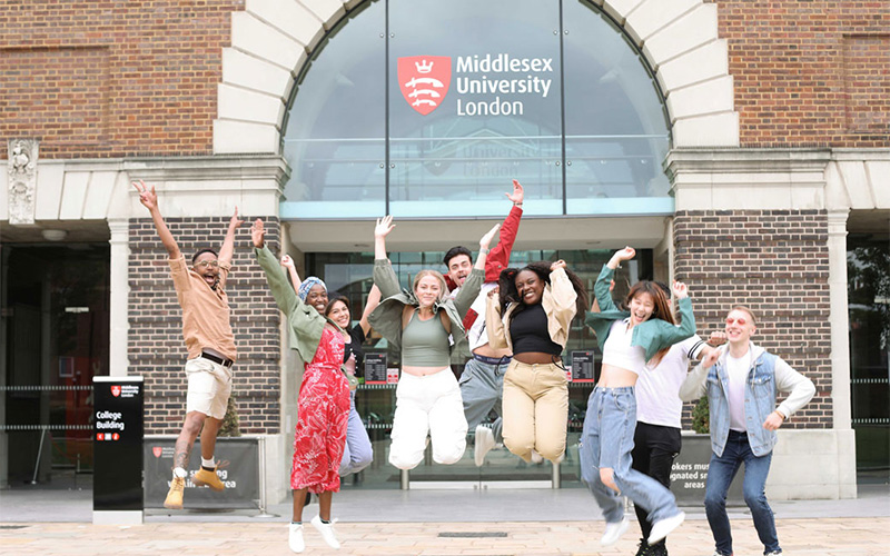 آزمون زبان داخلی Middlesex (MELT)؛ فرصت طلایی برای دانشجویان ایرانی در مسیر پذیرش در انگلستان